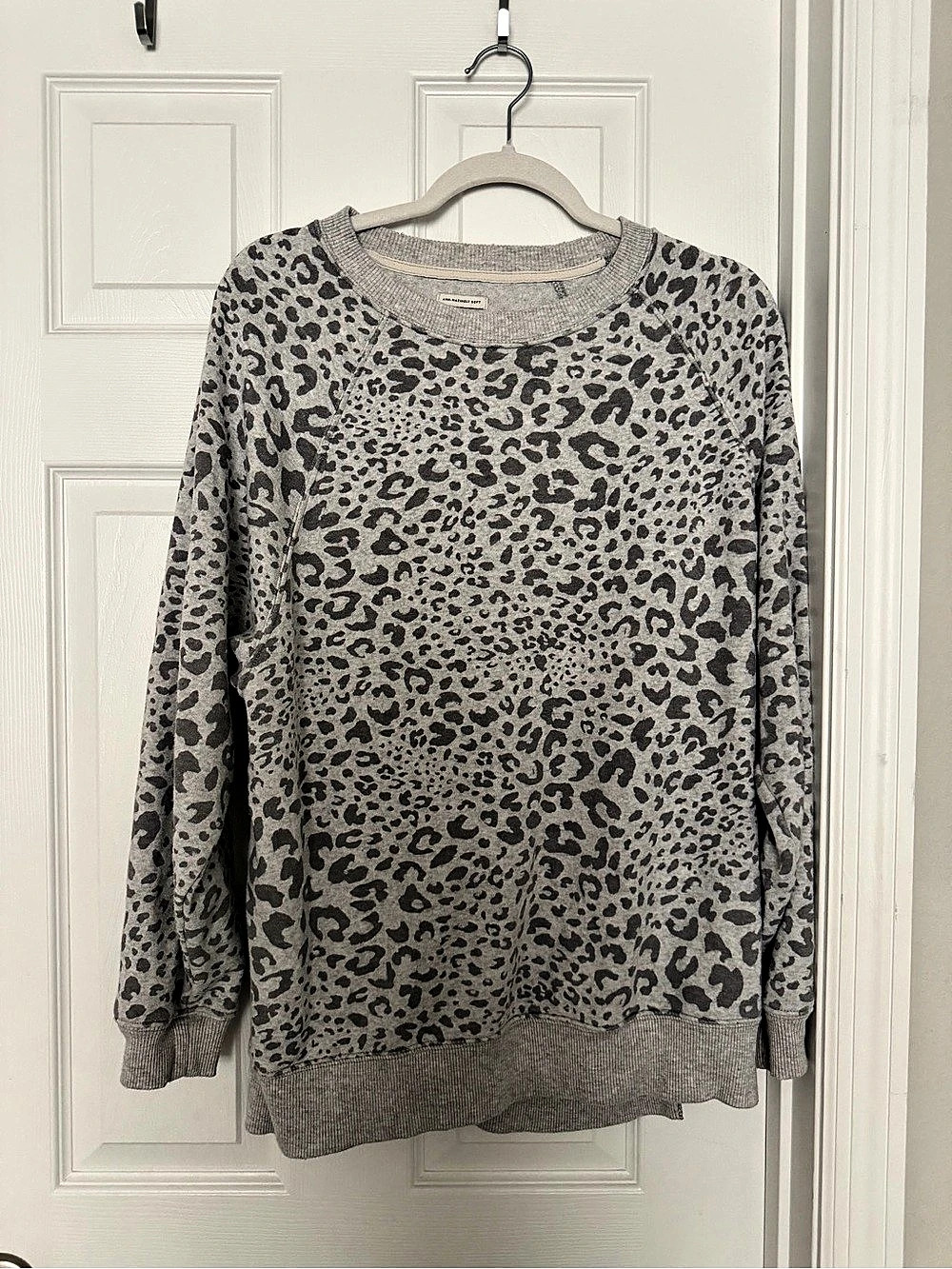 American Eagle Ahh-Mazingly Soft Leopard Print Sweatshirt Small Jegging Fit